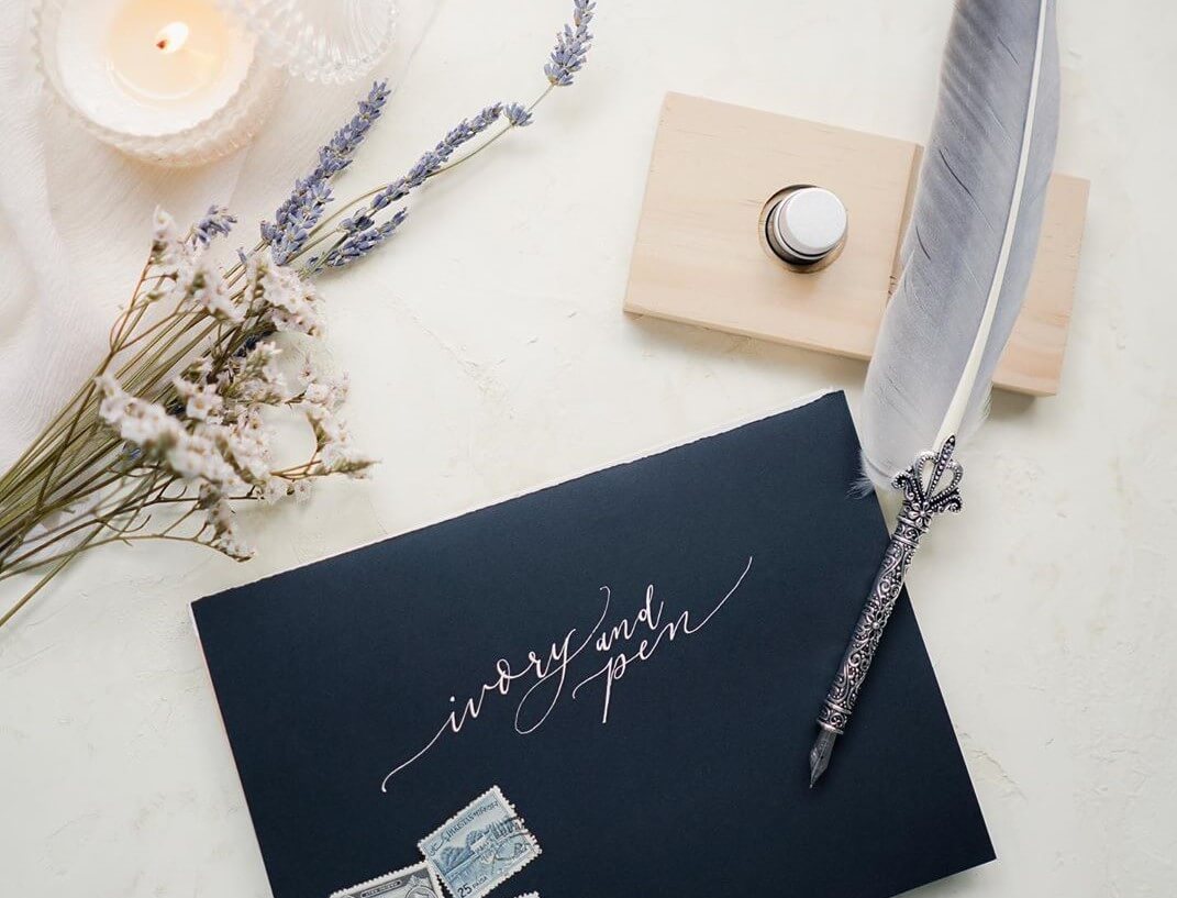 Ivory and Pen: Stationary Artsy Multifungsi Pendukung Berbagai Bisnis